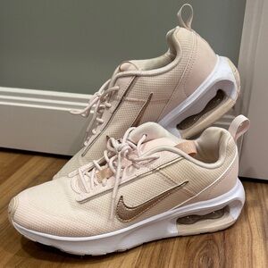 Nike Women's Air Max INTRLK Lite sneakers